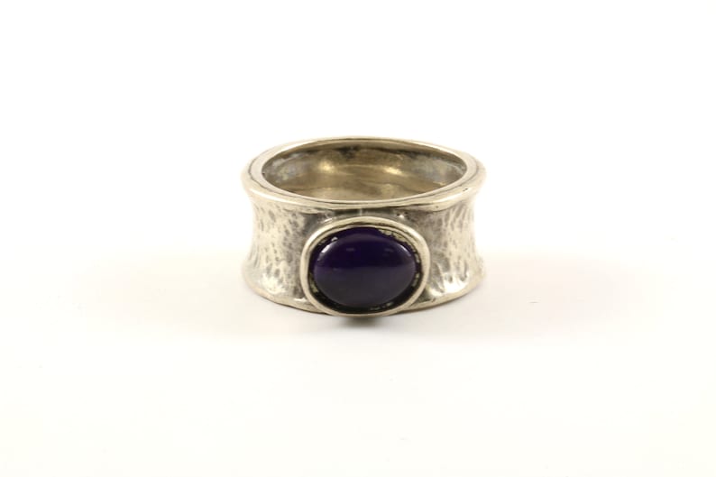 Vintage Beautiful Purple Amethyst Hammered Design Ring 925 Sterling RG 1650