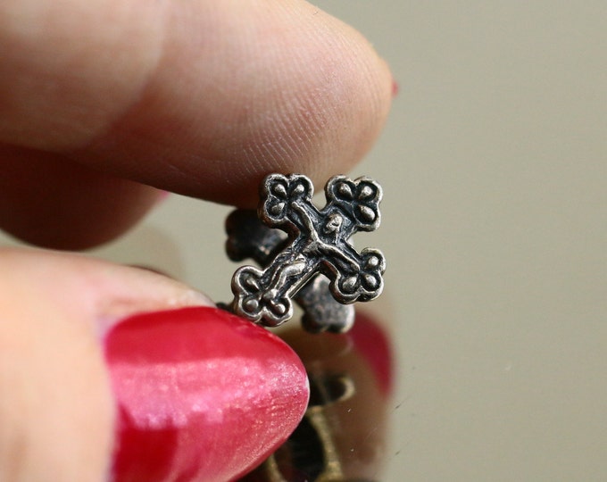 Vintage Beautiful Tarnished Religious Christian Crucifix Cross Design Charm 925 Sterling CH 393A