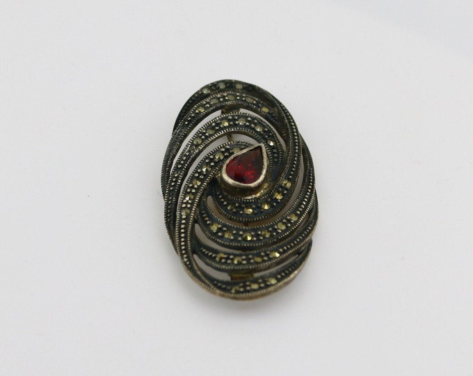 Vintage Red Garnet Crystal Marcasite Stones Alligator Eye Design Brooch Silver BB 2334