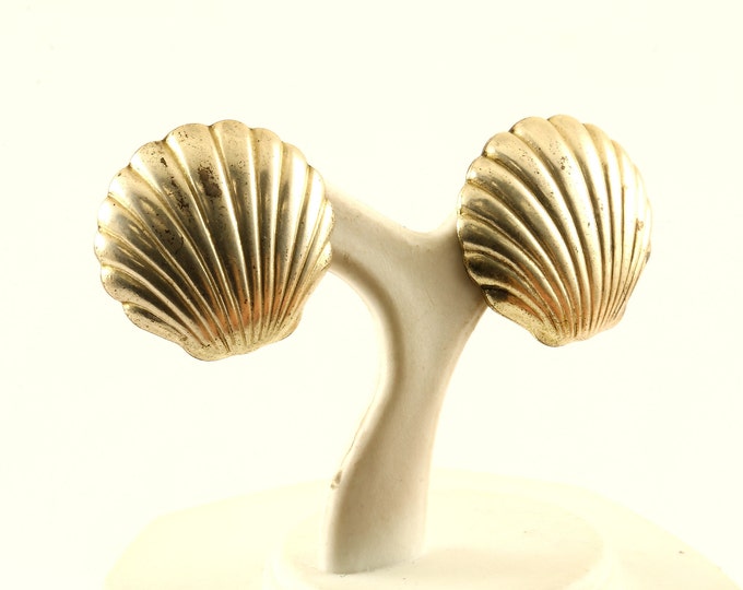 Vintage Beautiful Sea Shell Design Stud Earrings Sterling Silver ER 1249