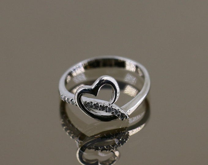 Vintage Heart Love White Crystals CZ Plain Shiny Valentine's Day Design Ring 925 Sterling Size 9 RG 4240