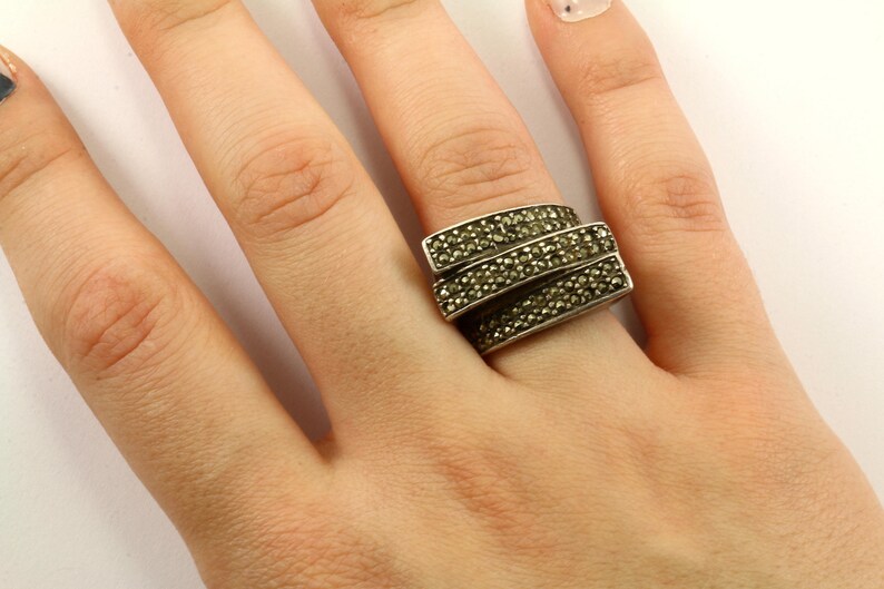 Vintage Ribbed Design Marcasite Cocktail Ring 925 Sterling RG 3488