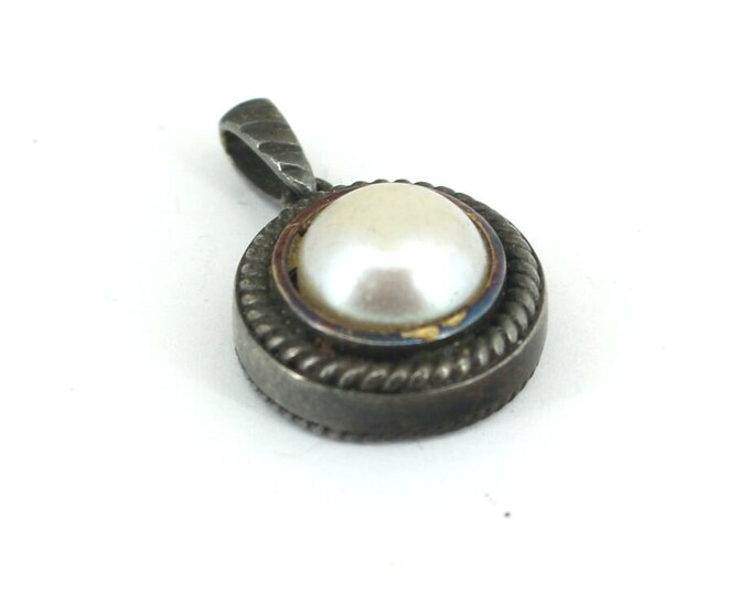 Vintage Thailand Shining Little White Pink Pearl Charm Design Pendant 925 Sterling PD 833