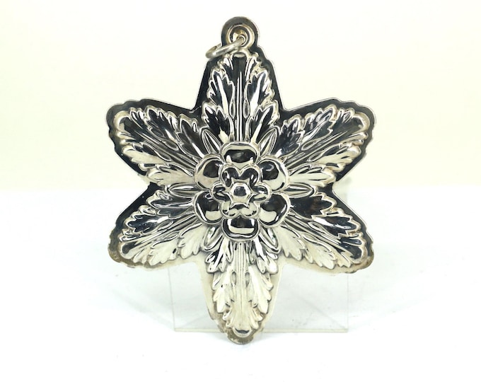 Vintage 2004 Lunt Sterling Annual Star Christmas Ornament 925 Sterling Silver PD 674