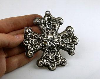 Vintage 1974 Reed And Barton Floral Christmas Cross Ornament 925 Sterling Silver OT 322