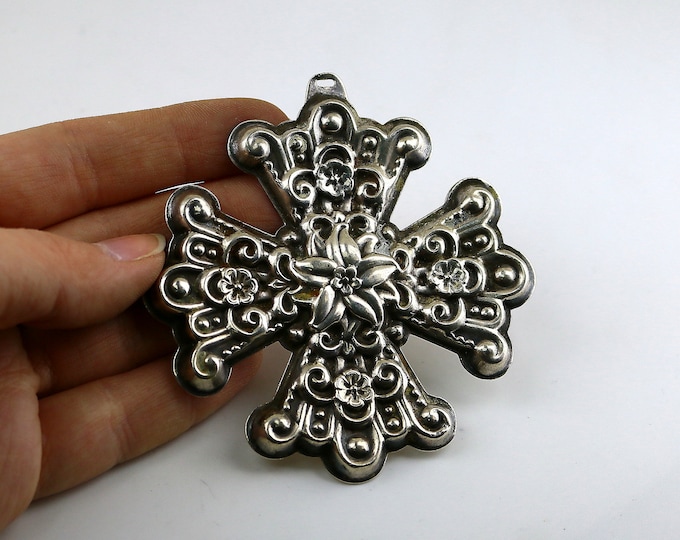 Vintage 1974 Reed And Barton Floral Christmas Cross Ornament 925 Sterling Silver OT 322