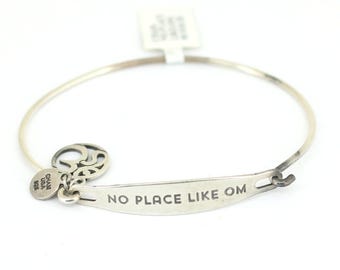 Vintage Chamilia  Cham USA No Place Like OM Hook Bangle Bracelet 925 Sterling Silver BR 2314