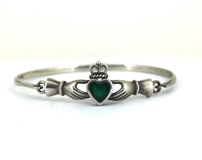 Vintage Claddah Holding Green Emerald Heart Hands Bangle Bracelet 925 Sterling Silver BR 2823