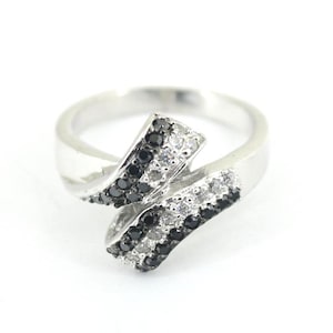 Vintage Size 8 Black & White Crystals Stone Band Wide Ring 925 Sterling Silver Ring RG 4531