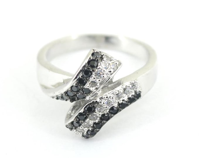 Vintage Size 8 Black & White Crystals Stone Band Wide Ring 925 Sterling Silver Ring RG 4531