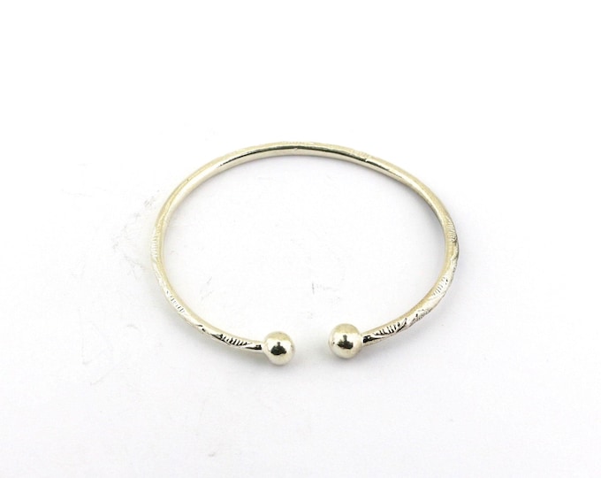 Vintage West Indian Pointed Ends Round Balls Etched Cut Design Bangle Bracelet 925 Sterling Br 812s