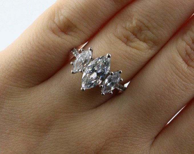 Size 6 Marquise Cut Three White Crystals CZ Classic Royal Design Ring 925 Sterling Silver Rg 1117U