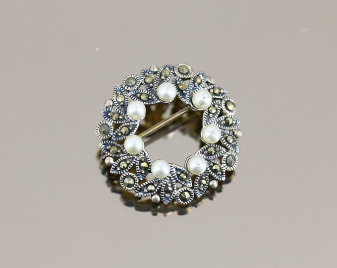 Vintage Beautiful Scroll Leaf Faux Pearls Marcasite Stones Design Pin/Brooch 925 Sterling BB 1823
