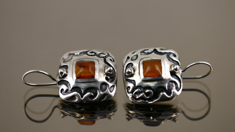 Vintage Shiny Scroll Ornament Small Amber Stone Square Cushion Shape Design Kidney Wires Earrings Sterling Silver 925 ER 1610