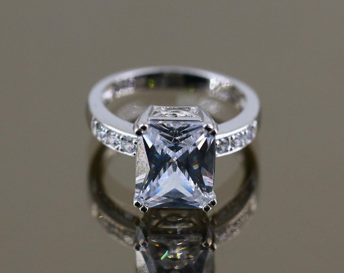 Vintage Emerald Cut White CZ Crystals Wedding Design Ring 925 Sterling Silver Size 7 RG 4486