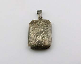 Vintage Beautiful Scroll Etched Ribbed Leaves Fall Design Locket Poison Pendant 925 Sterling PD 2697N