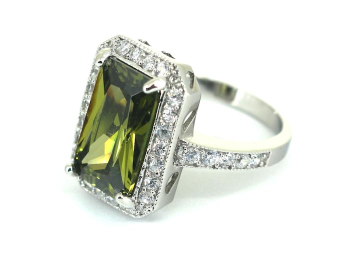 Vintage Size 9.25 Green Peridot Crystals CZ Cocktail Design Ring 925 Sterling Silver RG 155