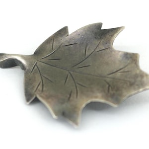 Vintage Artist Stuart Nye Leaf Matte Design Pin/Brooch 925 Sterling Silver BB 1680