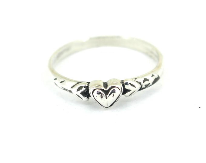 Vintage Size 8 Gorgeous Heart Design Ring 925 Sterling Silver  RG 4706