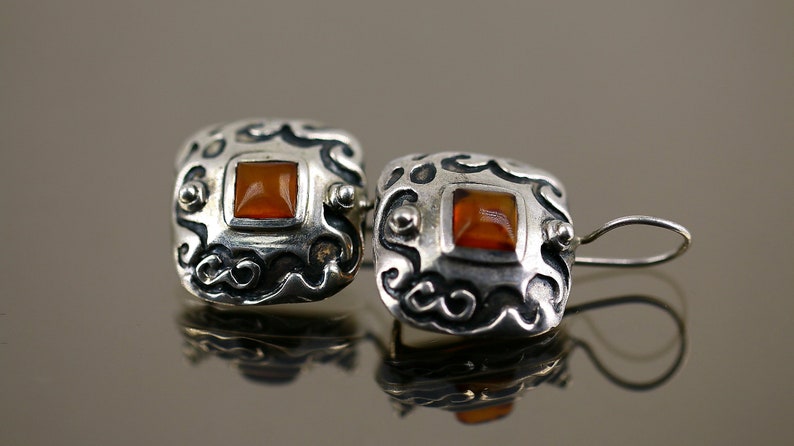 Vintage Shiny Scroll Ornament Small Amber Stone Square Cushion Shape Design Kidney Wires Earrings Sterling Silver 925 ER 1610