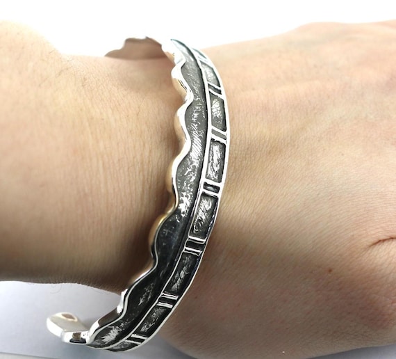 Vintage Dream Collective Wave Classic Design Cuff Bracelet 925