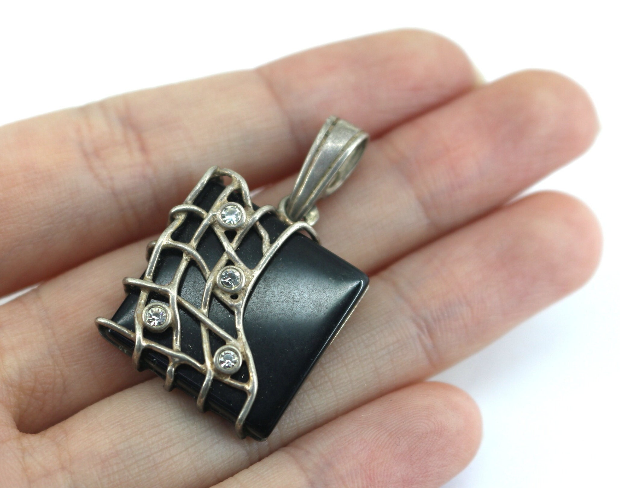 Vintage Beautiful Scroll Black Onyx & CZ Crystals Design Vintage Beautiful Scroll Black Onyx & CZ Crystals Design