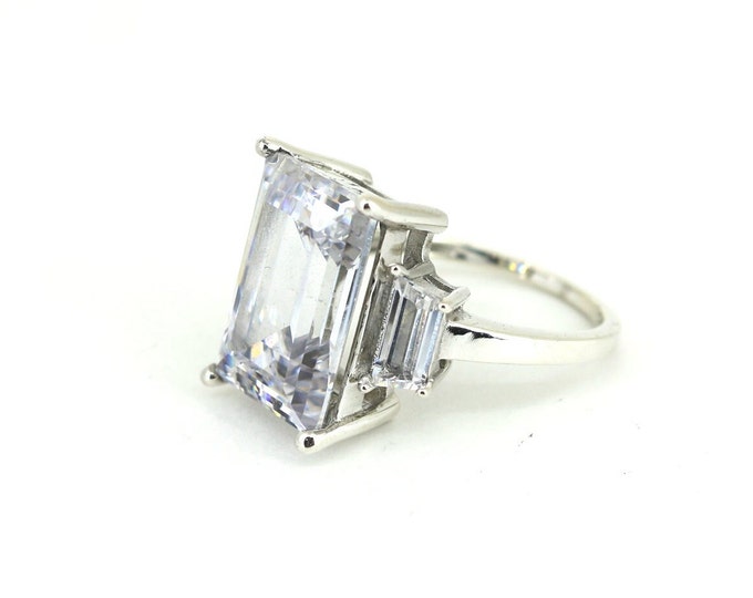 Vintage Size 8 Emerald Cut Grade CZ Crystals Design Engagement Ring 925 Sterling Silver RG 4495