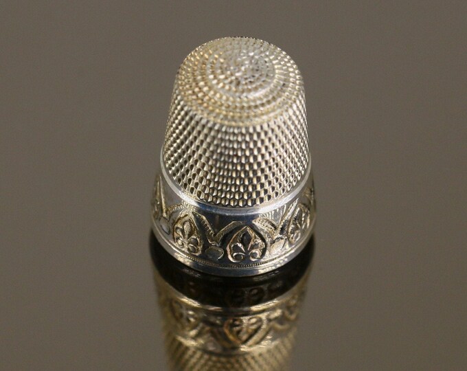 Vintage Fleur De Lis Shiny Design Sewing Thimble Size 8 925 Sterling OT 1313