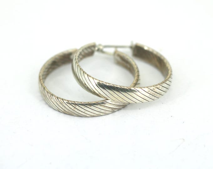 Vintage Medium Size Minimalistic w/  Graved Oblique Line  Hoop Earrings  925 Sterling Silver ER 1787