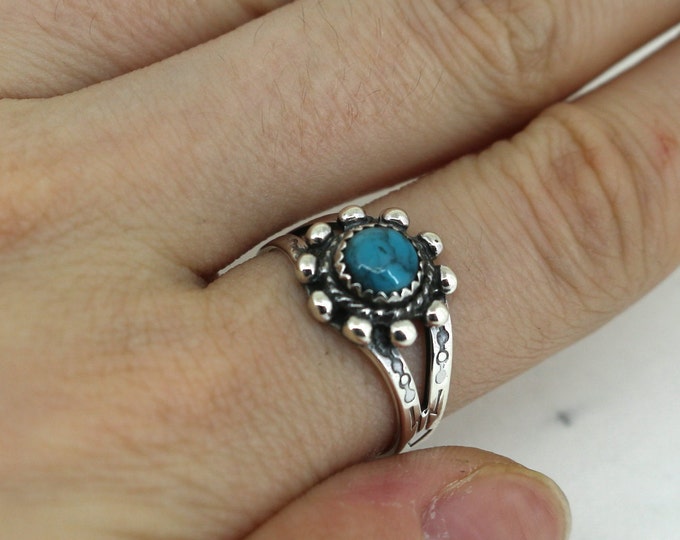 Vintage Maisel's Size 6 Navajo Round Blue Turquoise Ring 925 Sterling Silver RG 455