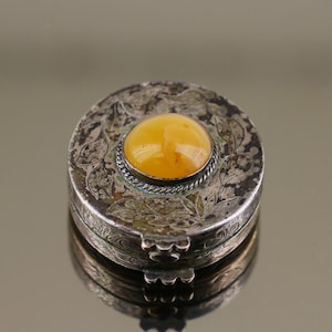Vintage Handmade HK FD Honk Kong Orange Lace Agate Stone Etched Leaf Floral Scroll Round Shape Small Snuff Pill Box Silver OT 51