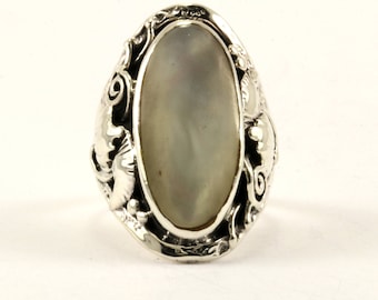 Vintage Size 9.5 Flower Design Mother of Pearl Ring 925 Sterling RG 2997