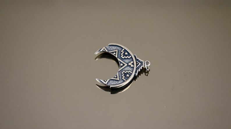 Vintage Semicircle Moon Ethnic Tribal Bali Design Pendant 925 Sterling Silver PD 2704