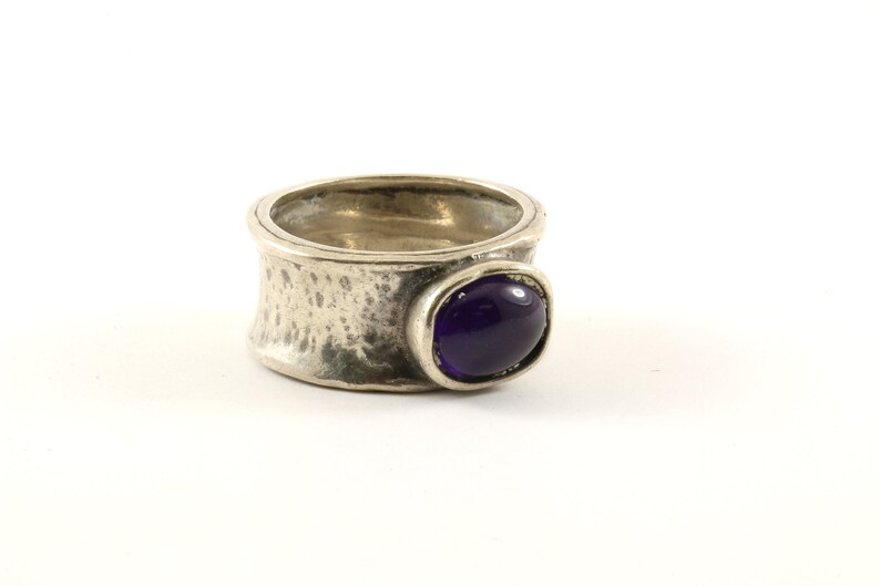 Vintage Beautiful Purple Amethyst Hammered Design Ring 925 Sterling RG 1650