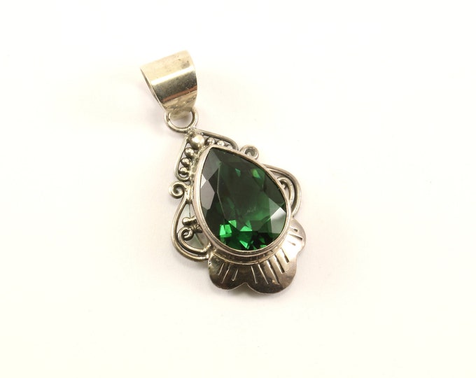 Vintage Beautiful Pear Shape Green Crystal Design Pendant 925 Sterling  PD 1316