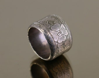 Vintage Etched Cut Flower Floral Design Round Small Napkin Ring OT 223