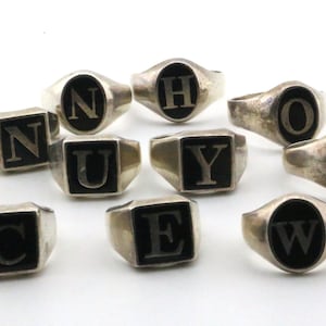 Anillo con letra inicial vintage de plata de ley 925 RG 614