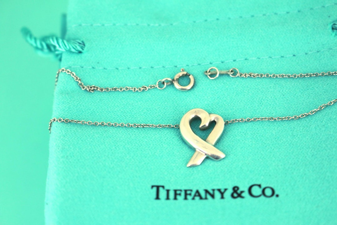 Tiffany & Co. Paloma Picasso Love ネックレス Tiffany & Co. Paloma Picasso Loving Heart Necklace 925 Sterling NC