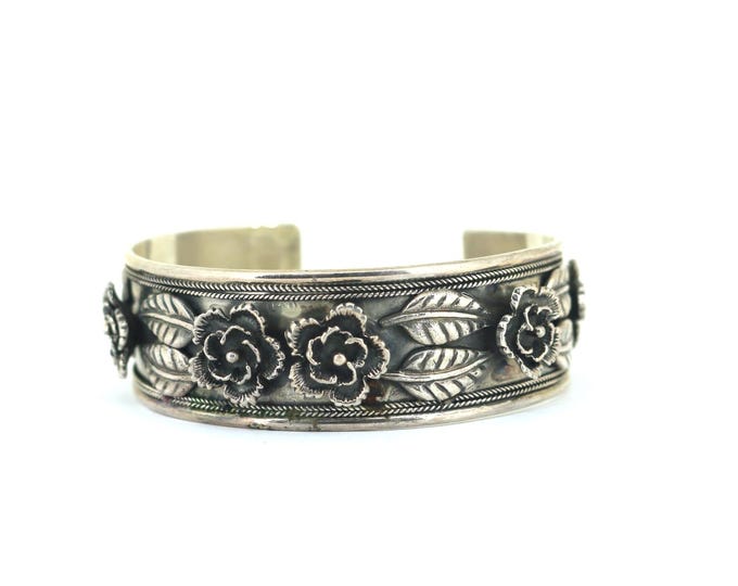 Vintage Elegant Raised Flower Leaf Cuff Bracelet 925 Sterling Silver BR 3417