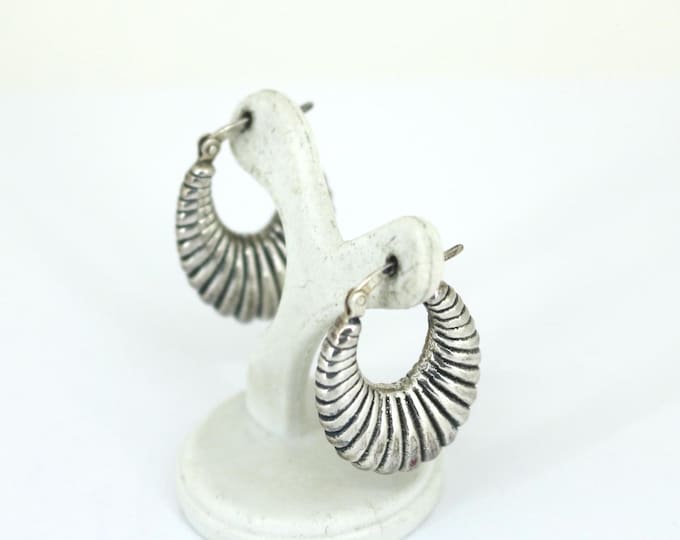 Vintage  Puffy Seashells  Design Hoop Earrings w/Lock Down Lever Post 925 Sterling Silver ER 200