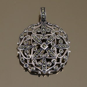 Vintage Shiny Marcasite Stones Round Circle Scroll Art Deco Design Thailand Pendant 925 Sterling PD 2190