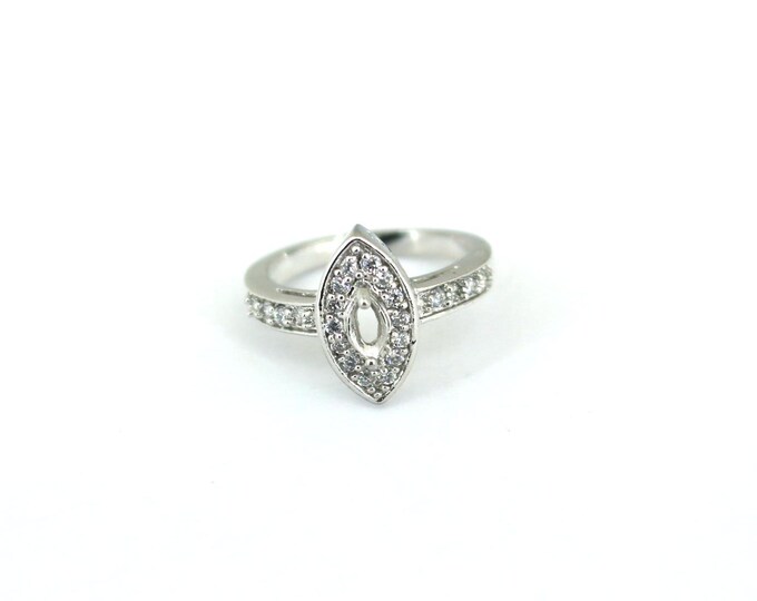 Vintage Oval White Sparkling Crystals Design Ring 925 Sterling Silver RG 4134
