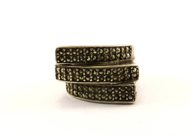 Vintage Ribbed Design Marcasite Cocktail Ring 925 Sterling RG 3488