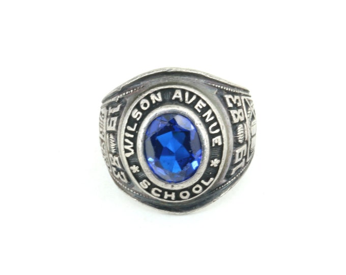 Vintage 1983 Wilson Avenue School Ring With Engraving Blue Gemstone Size 6.5 RG 3454