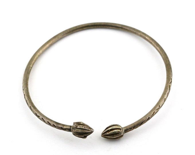 Vintage West Indian Pointed Ends Cones Notches Tarnished Design Round Bangle Bracelet 925 Sterling BR 256s