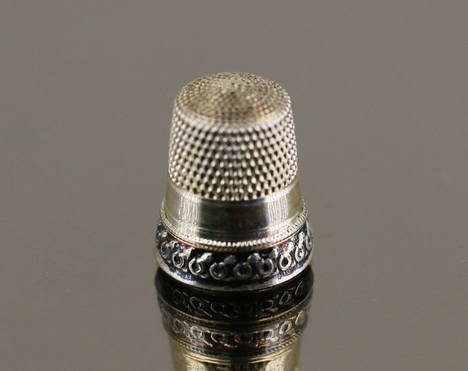 Vintage Scrolls Shiny Design Sewing Thimble Small Size 6 925 Sterling OT 1300