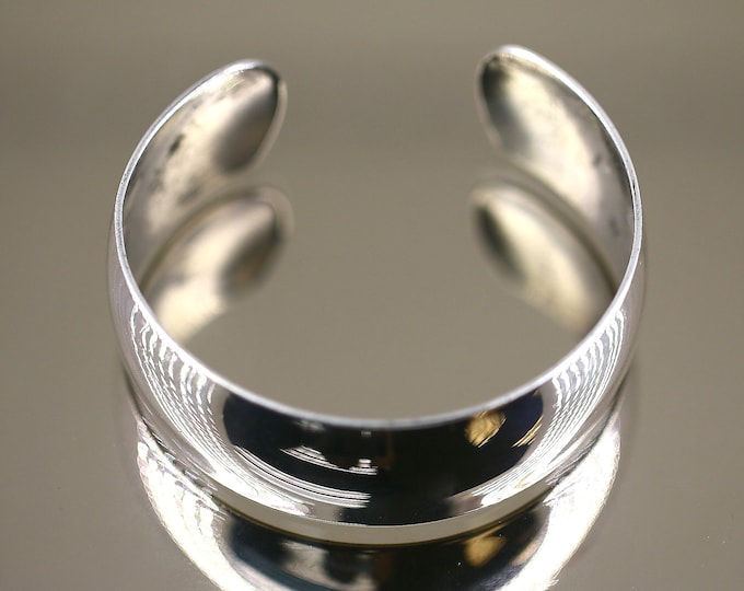 Vintage Beautiful Simple Shiny Design Cuff Bracelet 925 Sterling BR 3914