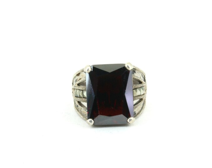 Vintage Size 6.25 Square Shape Garnet Stone & Marcasite  Ring 925 Sterling  RG 3715