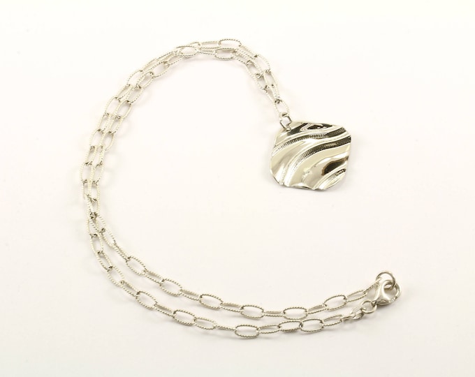 Vintage Rhombus Design Textured Modern Pendant Necklace 17 in 925 Sterling Silver NC 1200