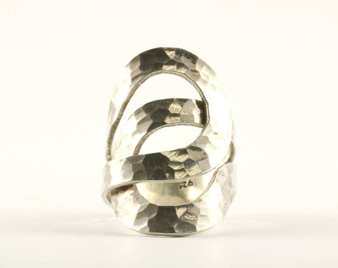 Vintage Size 10 Loop Design Hammered Ring 925 Sterling Silver RG 1921-E